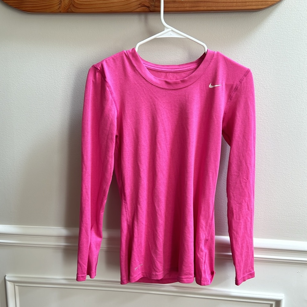 🏃🏻‍♀️ Women’s Nike Dri-Fit Pink Long Sleeve Top